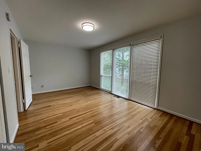 61 G St SW #B — Photo 30