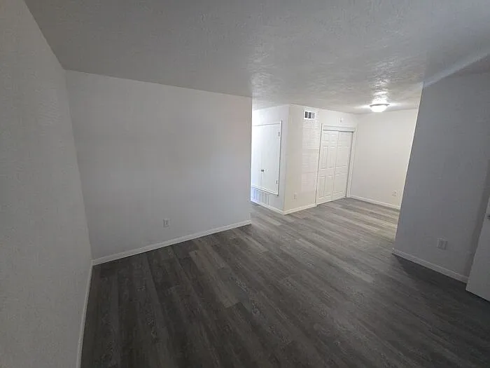 900 E Leslie Cir #A — Photo 4