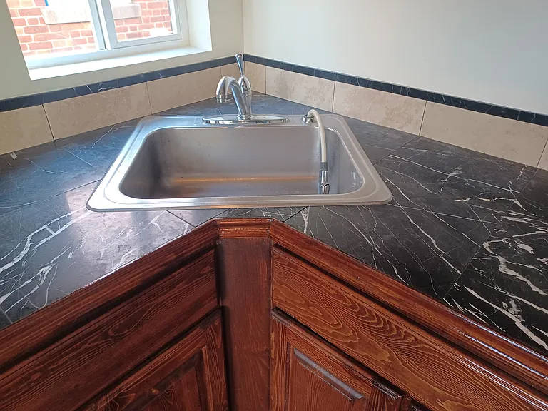 262 Bond St — Photo 5