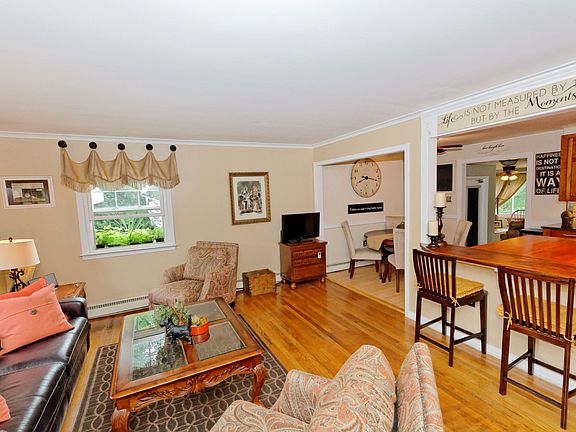3rd image of 824 Whitney Dr