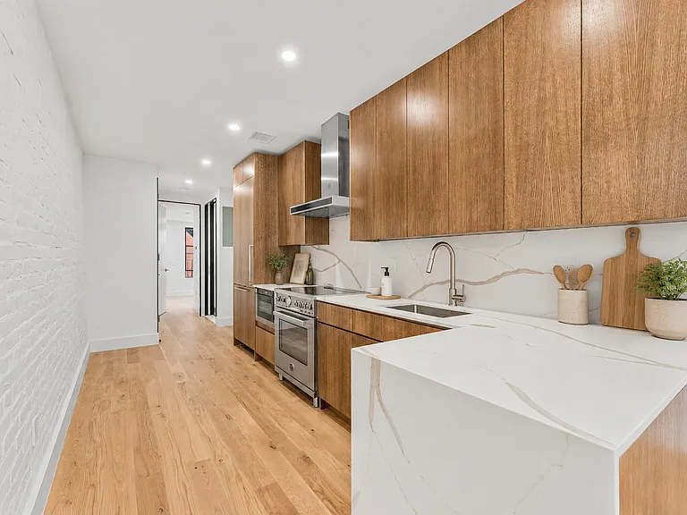 32 Spring St #7A — Photo 3