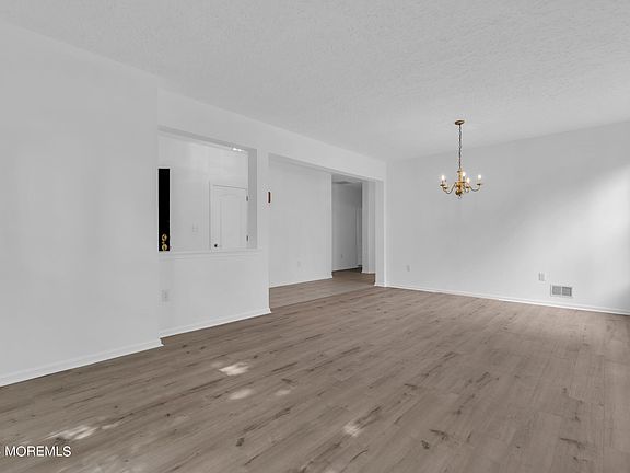 4th image of 11 Springlawn Drive