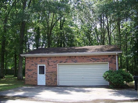 Garage w/ Workshop