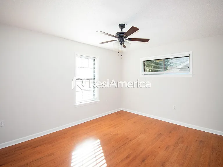 3922 N Heatherhill Dr — Photo 10