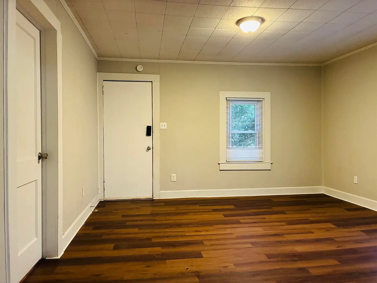 2554 Hemphill st — Photo 4