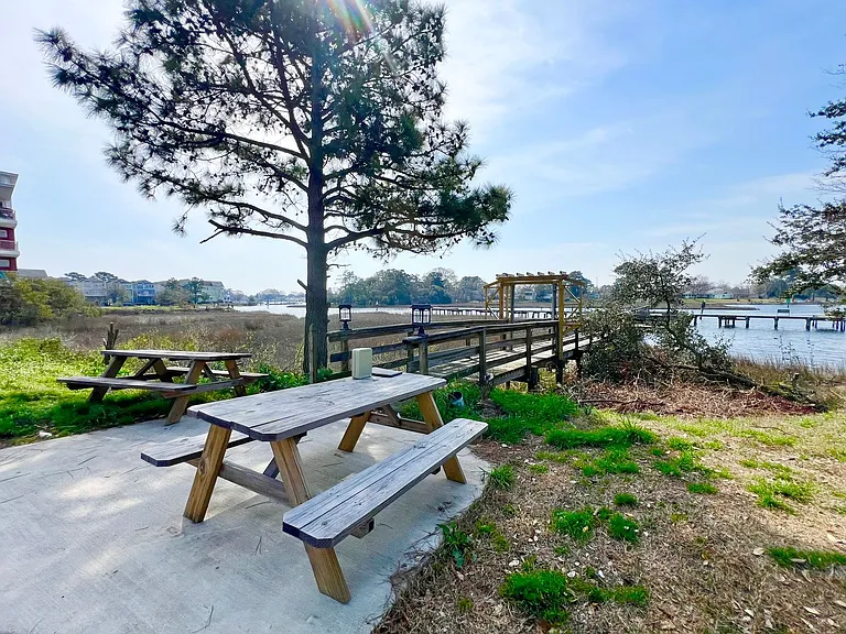 Pelican Dock Apartments — Photo 50