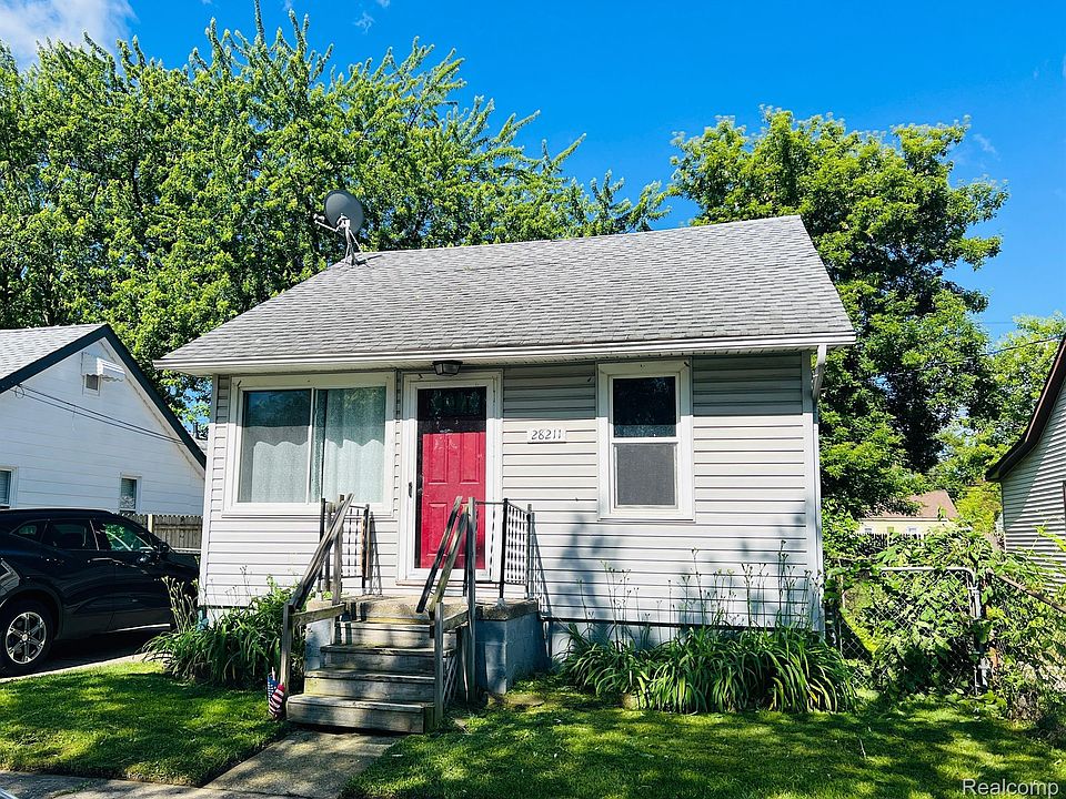 1st image of 28211 Waverly St