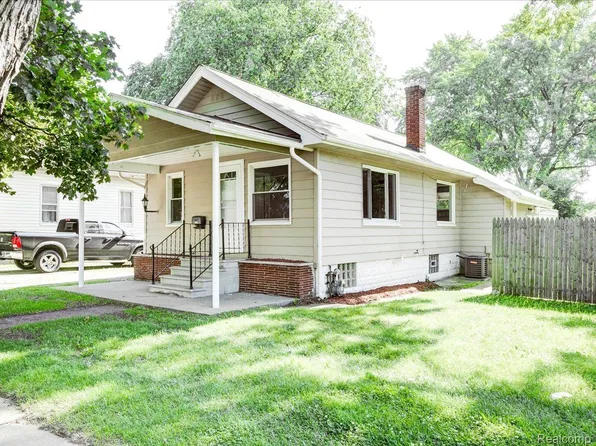 1918 16th St, Port Huron, MI 48060