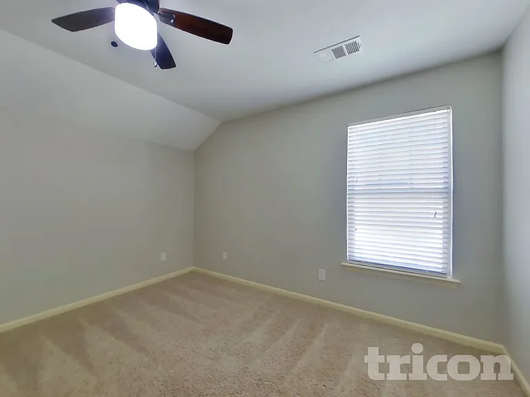 1422 Collins Dr — Photo 13