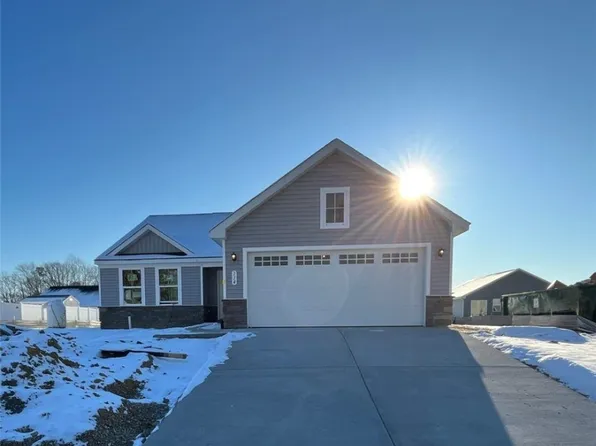 114 Pleasants Ln, Kilmarnock, VA 22482