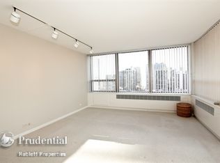 1460 Sandburg Ter APT 1601A, Chicago, IL