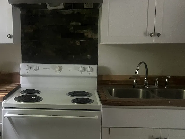 1204 Rosewood St — Photo 7
