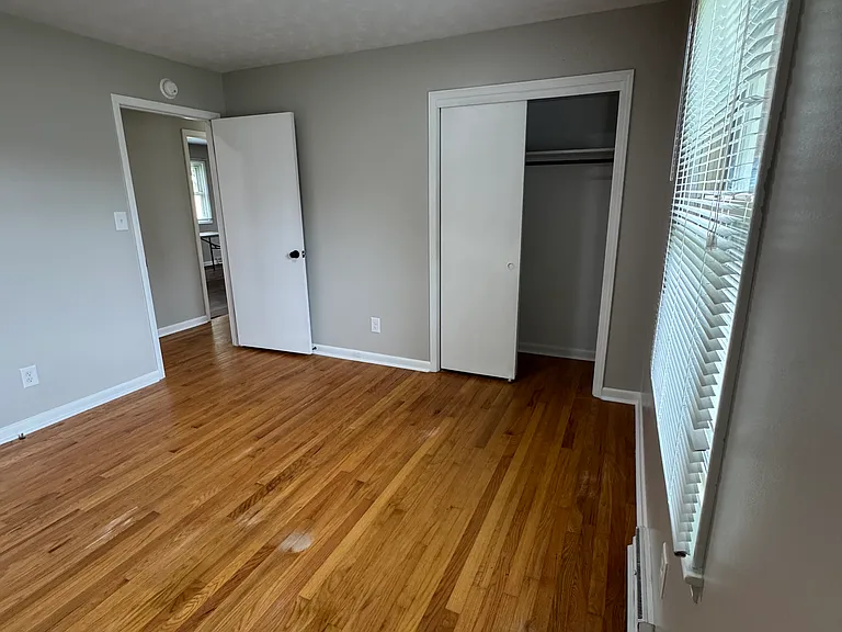 310 Scotland Dr — Photo 8