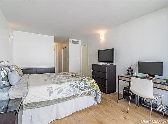 5th image of 1228 West Ave APT 805
