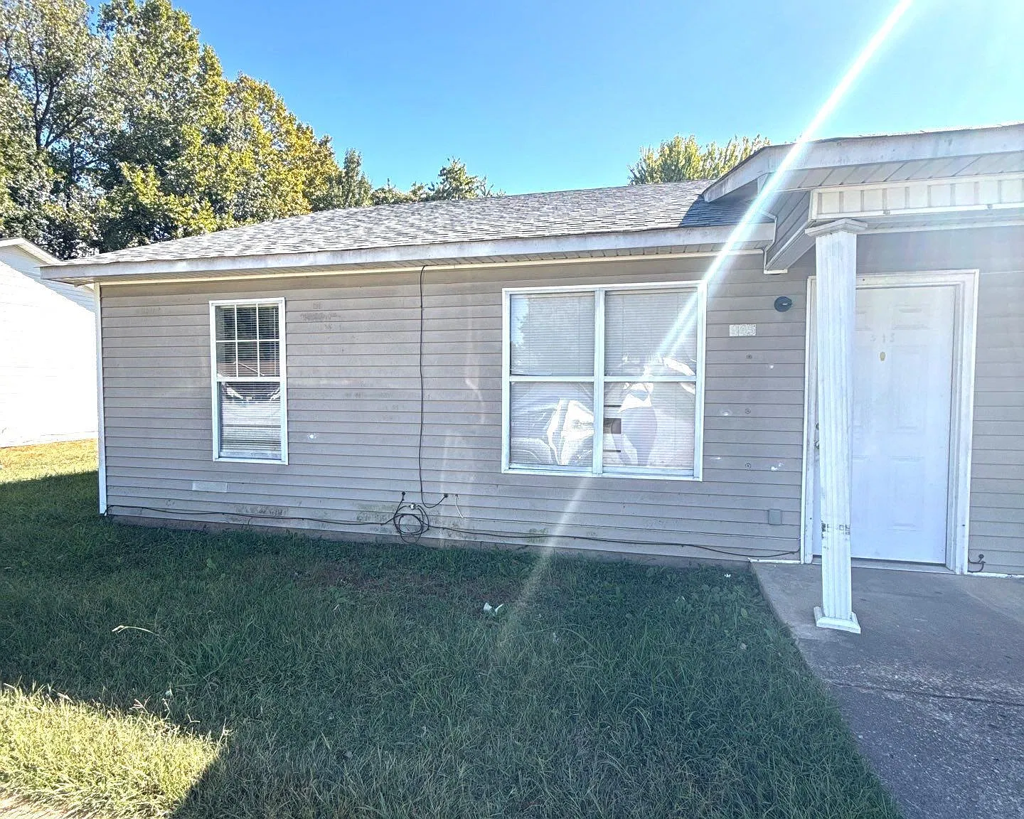 445 Josephine Dr — Photo 1