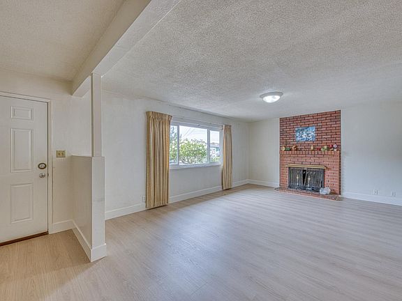 5th image of 875 Suiter St