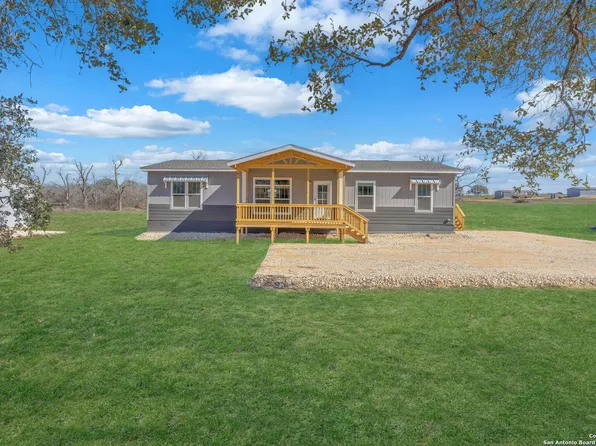 207 Mahan Rd, Somerset, TX 78069