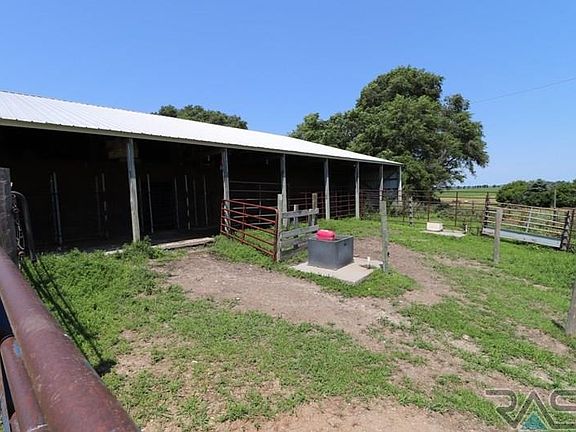 3rd image of 25685 Vandemark Ave