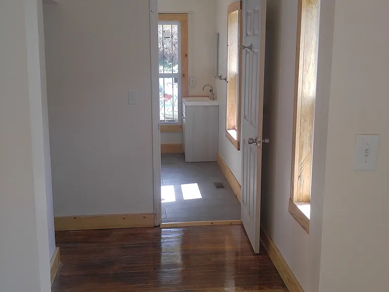 209 Douglas Ave — Photo 18
