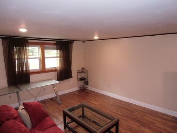 4th image of 8 Crestmont Dr