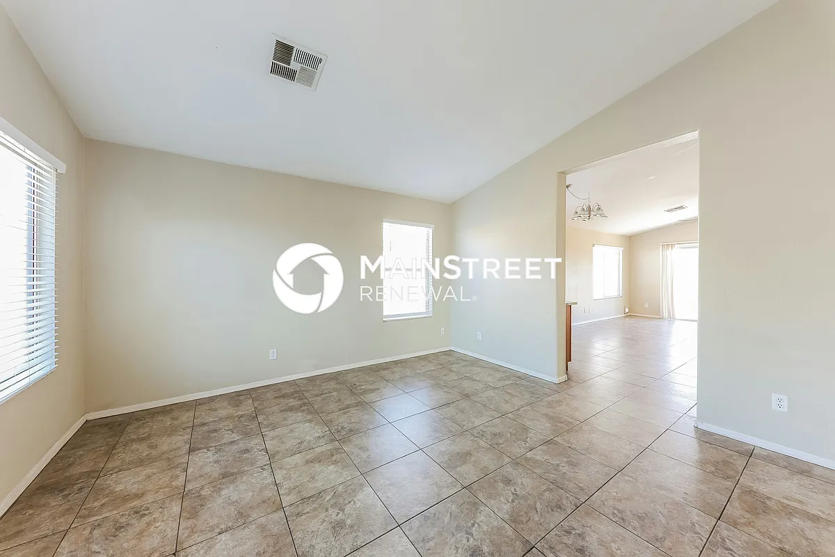 Living Room - 7049 N 41st Ln