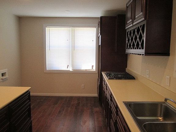 5th image of 4003 Congress St