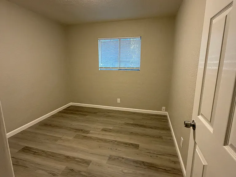 1810 E 25th St #204 — Photo 8