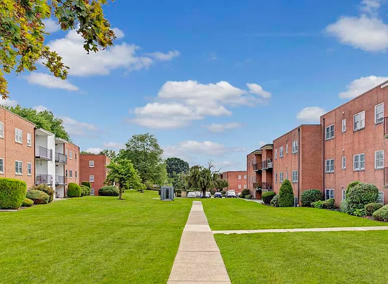 Corliss Apartments — Photo 23