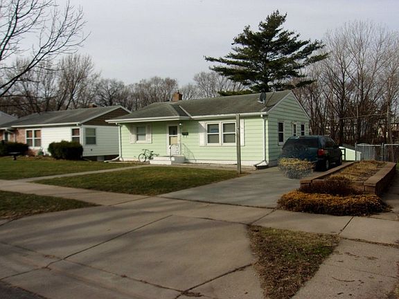 3rd image of 885 Howard St N