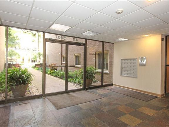2nd image of 411 Ashland Ave APT 5D
