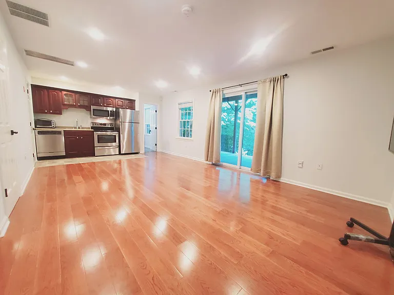 12 Hickory Dr #B — Photo 3
