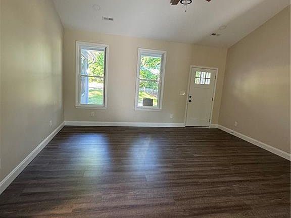 2nd image of 530 Oakwood Cir