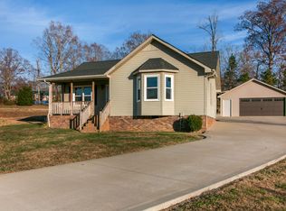 315 Sara Acres Dr, Tennessee Ridge, TN 37178