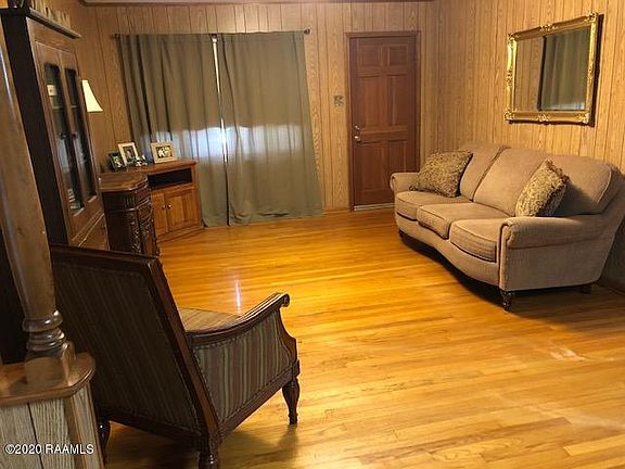 4th image of 303 Woodcrest Cir