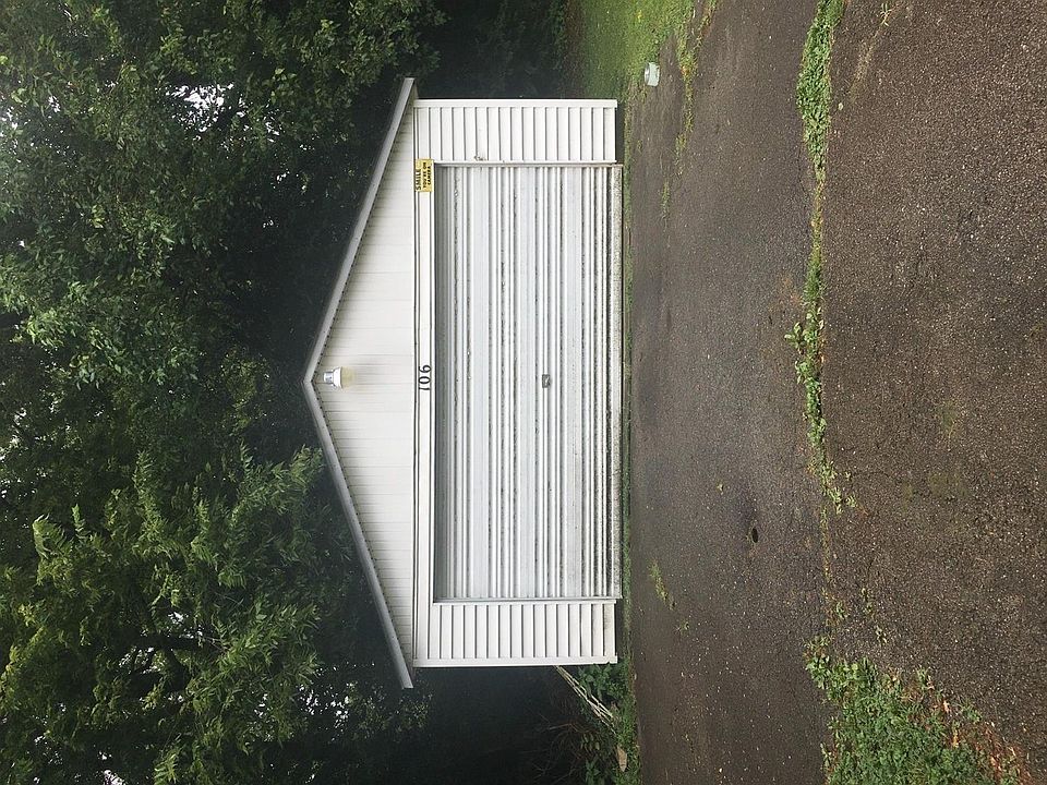 2nd image of 106 Pin Oak Dr