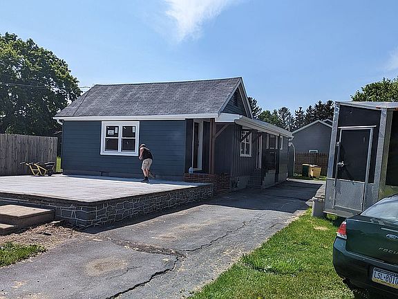 4th image of 561 Stouffer Ave