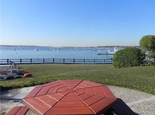 5 Dolphin Grn APT A2G, Port Washington, NY 11050