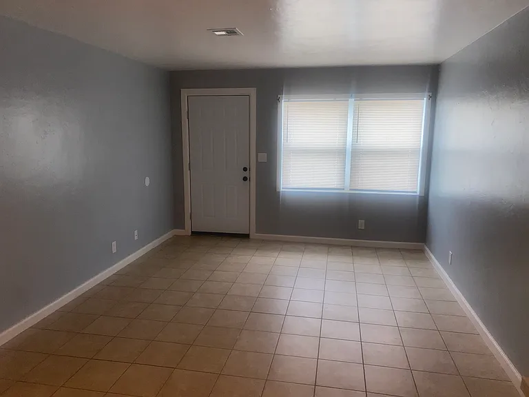 16 NW 21st Pl #16 — Photo 8