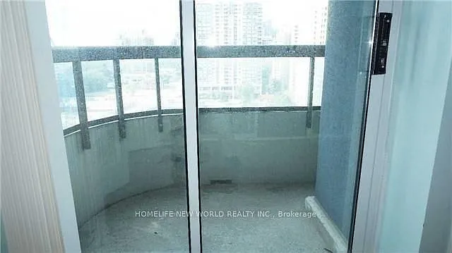 33 Empress Ave S #701 — Photo 5