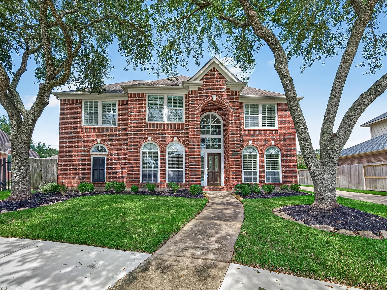 4 bed, 3.5 bath, 3100 sqft, $2,900 — Photo 2