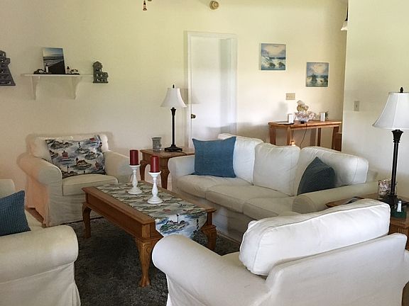 Spacious living room 