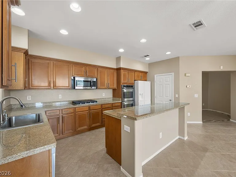 428 Eternity St — Photo 13