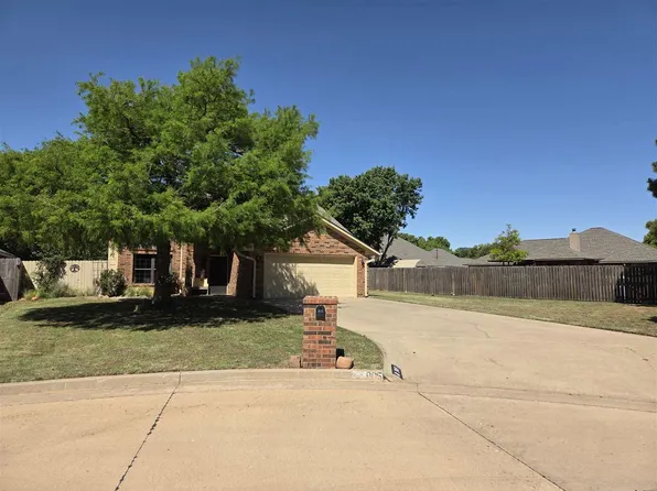 905 N Towne Cir, Altus, OK 73521