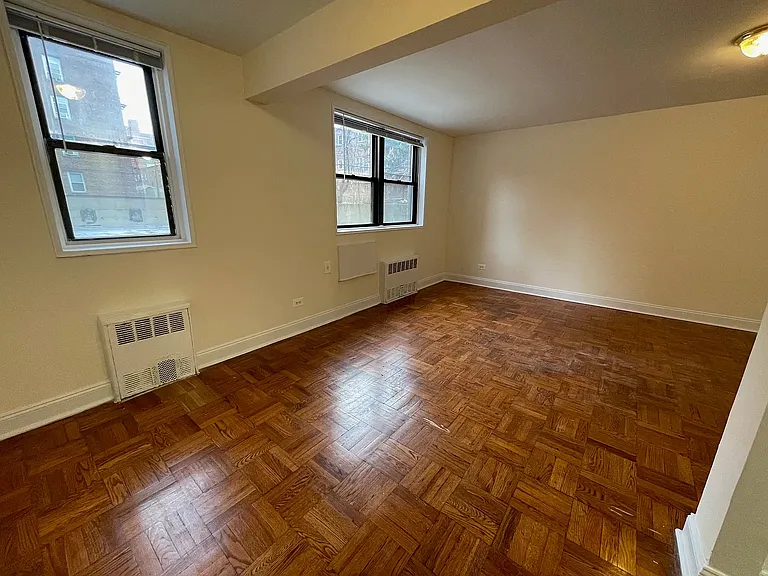 191 E 17th St #103 — Photo 4