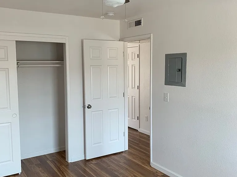 Peppertree Apartments — Photo 6