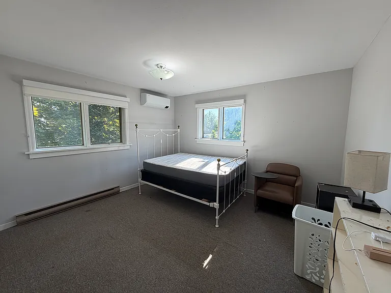 110 Oxford St — Photo 8