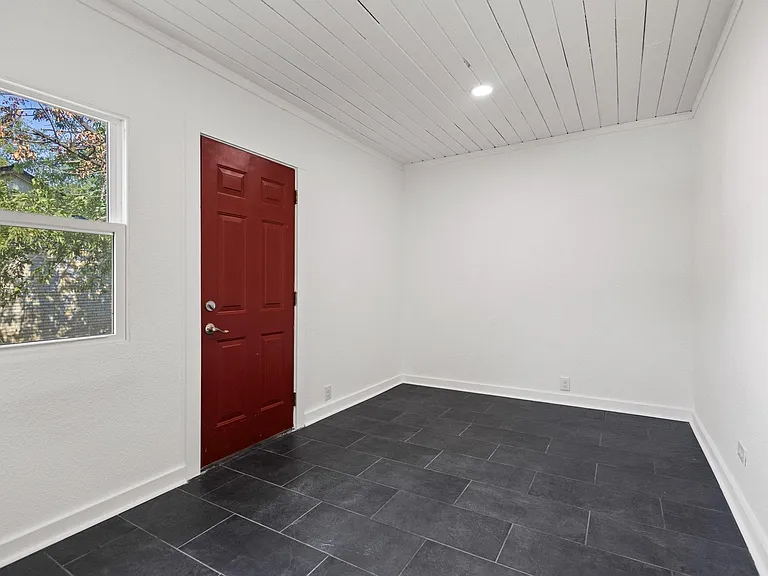 82 Vaughn Dr — Photo 22