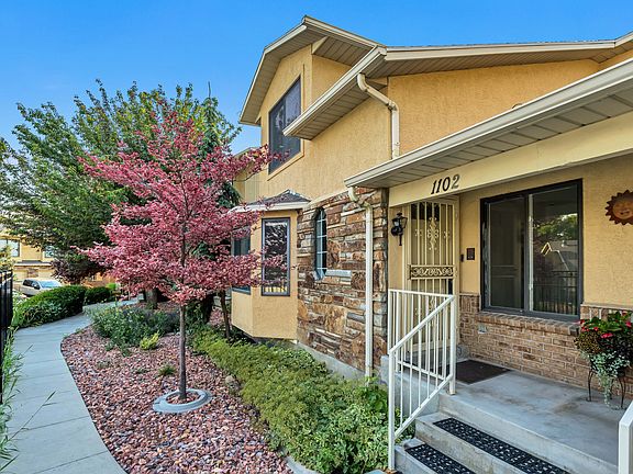 2nd image of 1102 E Loch Lomond Way