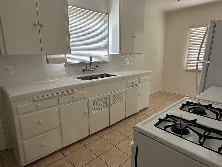 4296 Tujunga Ave — Photo 13