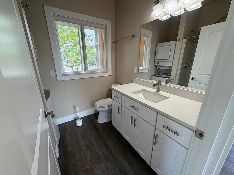 804 E Connecticut St — Photo 7